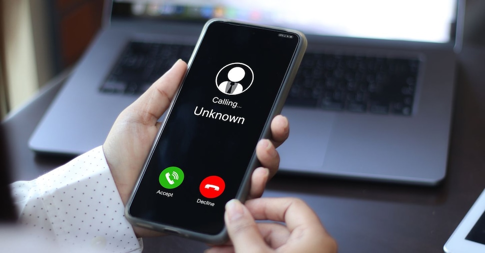 Le truffe non vanno in vacanza: dagli sms alle telefonate ingannevoli come difendersi dagli imbrogli