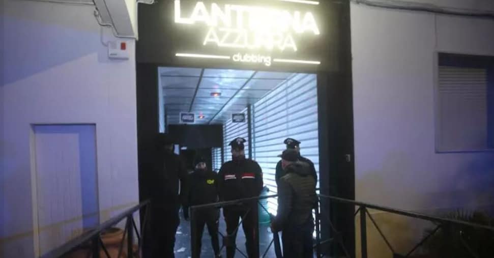 Condannato per la strage di Corinaldo, esce dal carcere per la laurea ma fugge