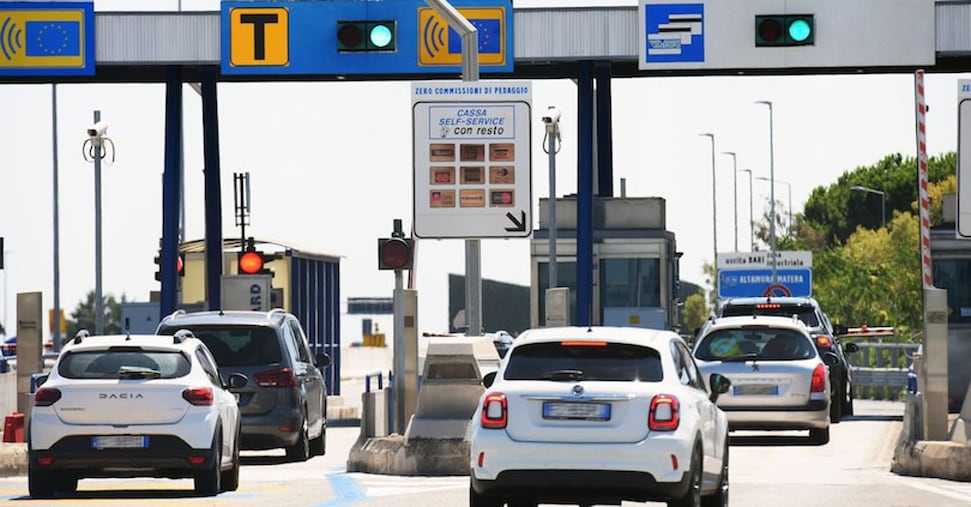 Pedaggi autostrade, ora è ufficiale: salta l’aumento di agosto Pedaggi autostrade, ora è ufficiale: salta l’aumento di agosto