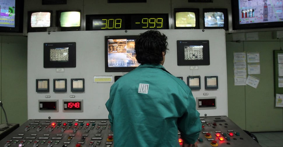 Ex Ilva, settimana cruciale per il futuro degli impianti. Oggi i sindacati vedono Urso