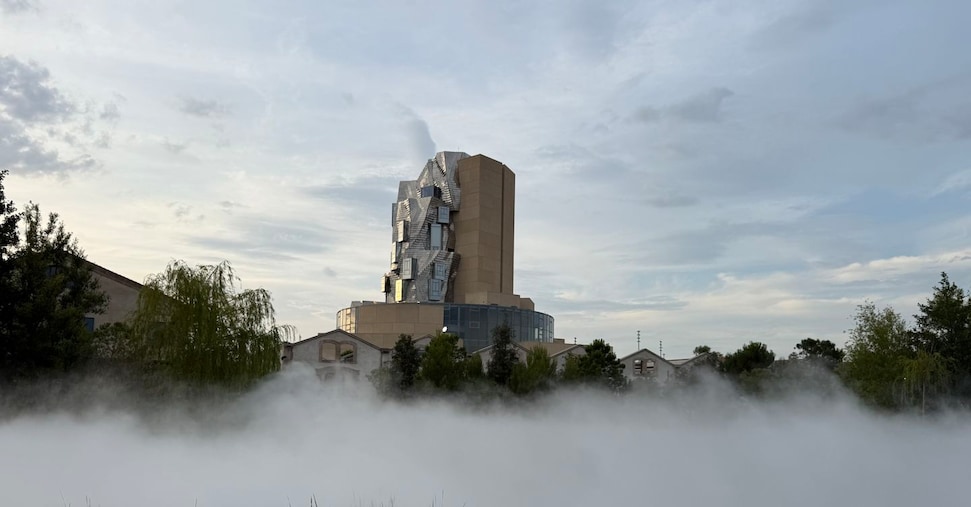 Ad Arles il LUMA, scenografico grattacielo/scultura di Frank Gehry