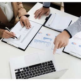 business valuation financier audit working with accountant and data annual report