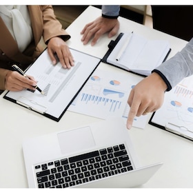 business valuation financier audit working with accountant and data annual report