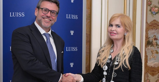 Nella foto, da sinistra: il Rettore Luiss, Paolo Boccardelli e il Presidente Saipem, Elisabetta Serafin