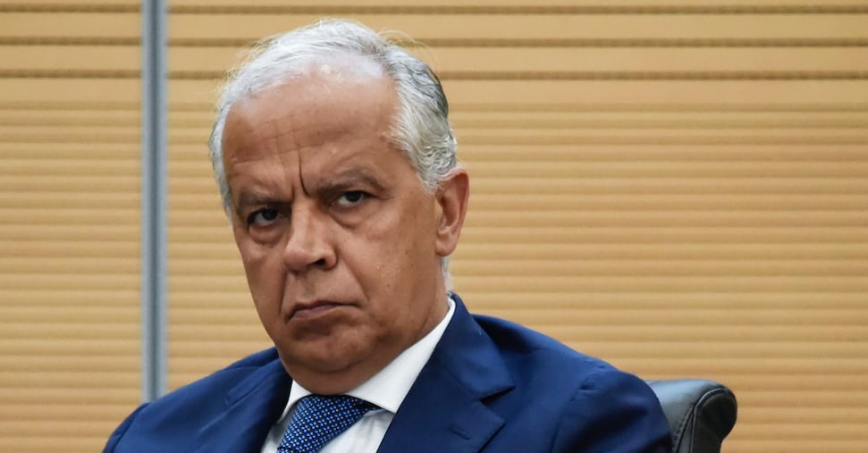 Libia, Governo Bengasi respinge delegazione Ue con Piantedosi Libia, Governo Bengasi respinge delegazione Ue con Piantedosi