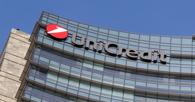Il palazzo Hall Unicredit in piazza Gae Aulenti, a Milano, in una foto d'archivio. ANSA