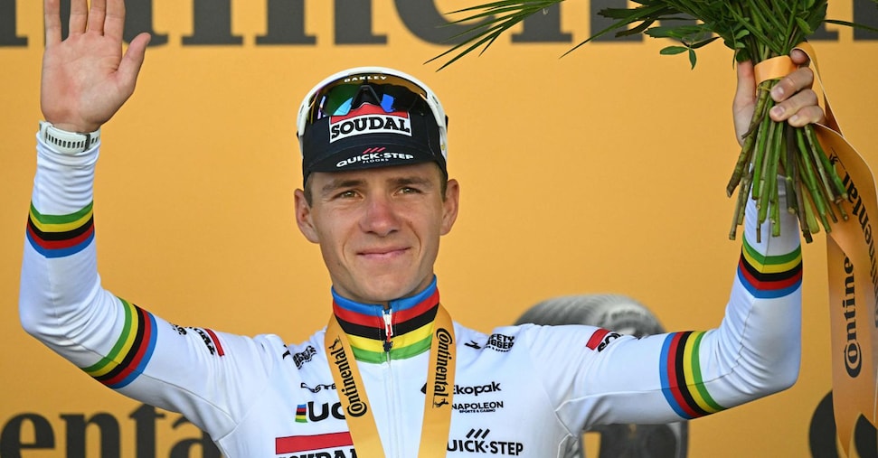 Tour de France, la prima crono va ad Evenepoel: Pogacar è maglia gialla. Lo sconfitto è Vingegaard
