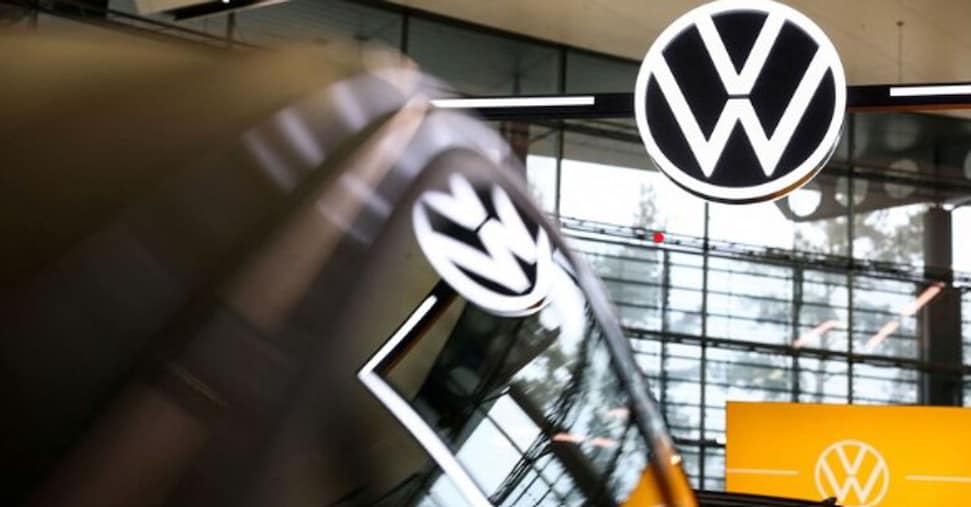 Volkswagen, crescita moderata ma l’elettrico accelera in Europa. Grazie a Tesla