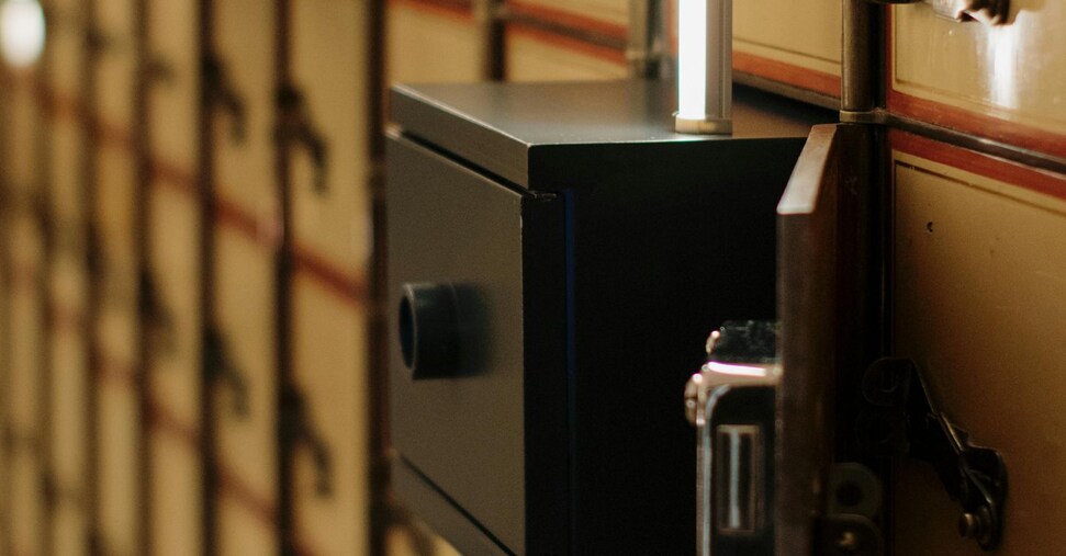 Patrimoni all’estero: investimenti finanziari in rialzo di 24,8 miliardi. Calano i depositi, stabili gli immobili