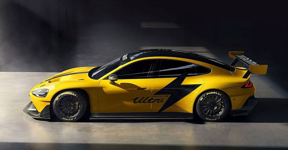 Xiaomi SU7 Ultra: il quasi clone della Porsche Taycan pronta per le strade europee. E sfila a Goodwood