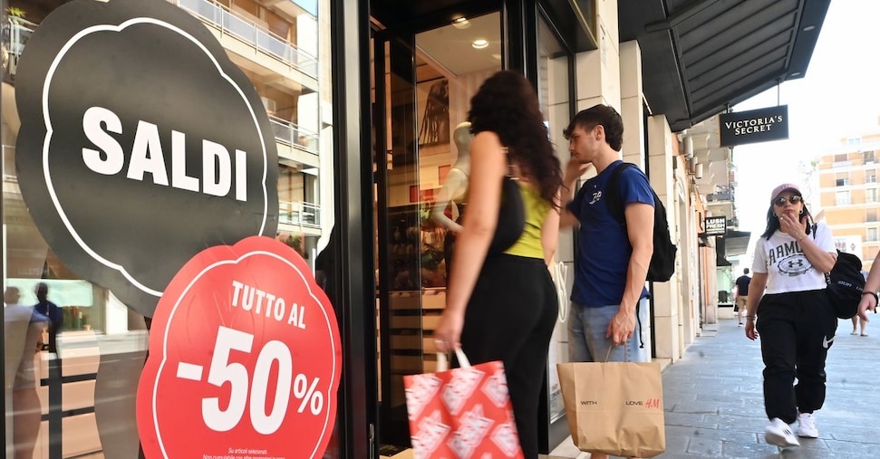 Partenza positiva per i saldi estivi grazie ai turisti stranieri Partenza positiva per i saldi estivi grazie ai turisti stranieri