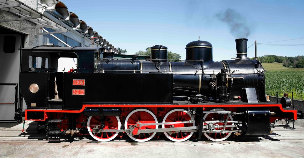 Trenord riporta sui binari una locomotiva a vapore del 1900