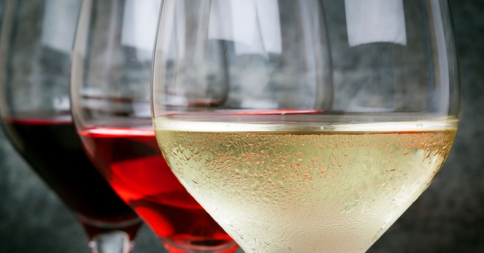 Vini freschi per l’estate calda, ecco un piccolo manuale di sopravvivenza Vini freschi per l’estate calda, ecco un piccolo manuale di sopravvivenza