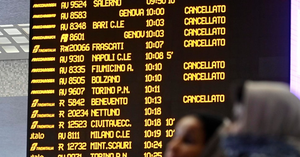 Blackout treni a Termini per il «chiodo». L’Autorità trasporti: Rfi negligente, rischia una sanzione fino a 2 milioni Blackout treni a Termini per il «chiodo». L’Autorità trasporti: Rfi negligente, rischia una sanzione fino a 2 milioni