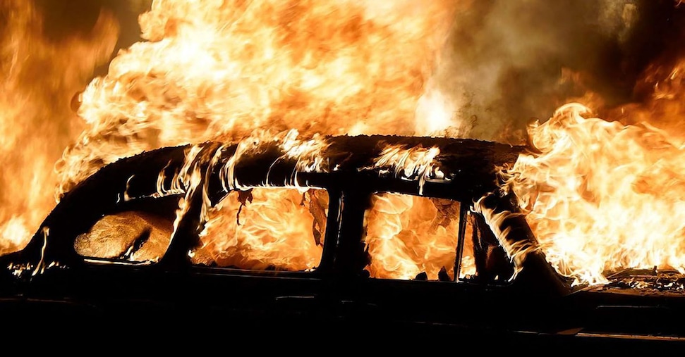 Ucraina, attacco di droni nella notte: esplosioni a Kiev. Italia invia 5 radar per ripristinare voli civili