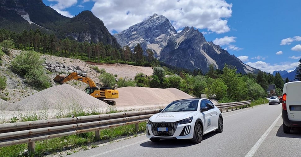 Frana sulla strada per Cortina, 5mila fulmini in Toscana, allagamenti in Liguria Frana sulla strada per Cortina, 5mila fulmini in Toscana, allagamenti in Liguria