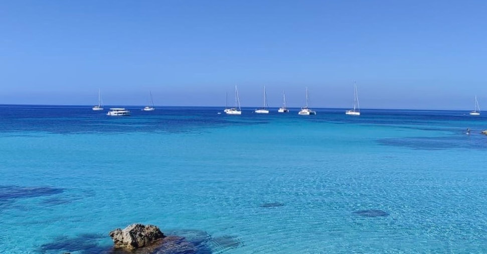 Nel blu delle Egadi fra storie antiche di pesca, natura e tradizioni gastronomiche