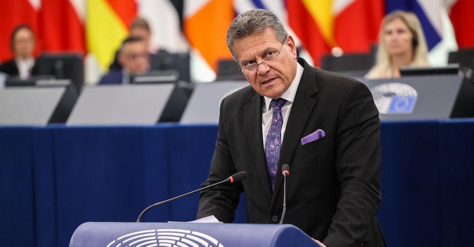 il commissario Ue contro Trump