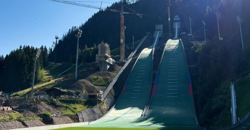 Olimpiadi Milano-Cortina: inaugurato il trampolino di Predazzo