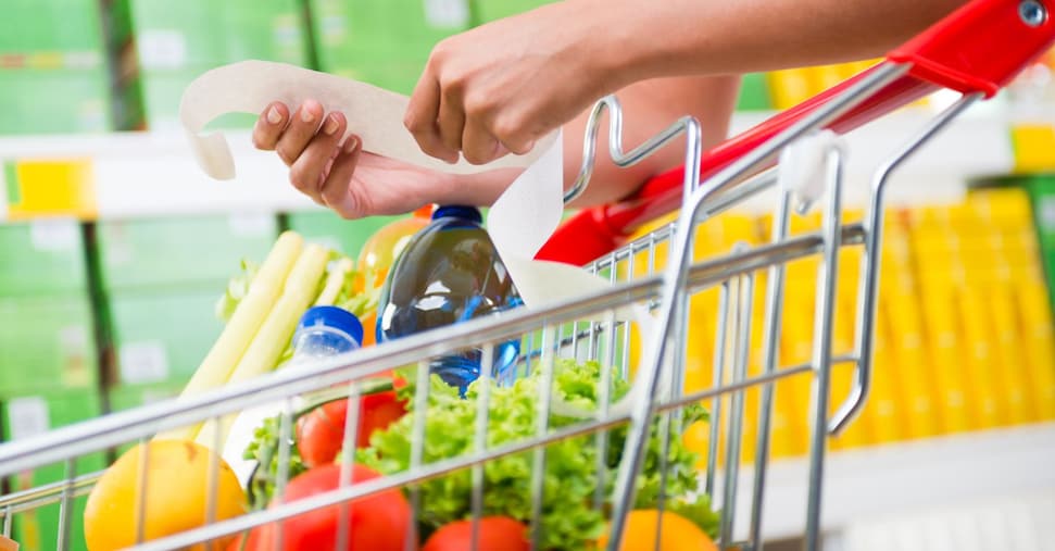 Inflazione, Istat conferma le stime: a giugno sale all’1,7%. Lieve rialzo per il carrello della spesa (+2,8%)