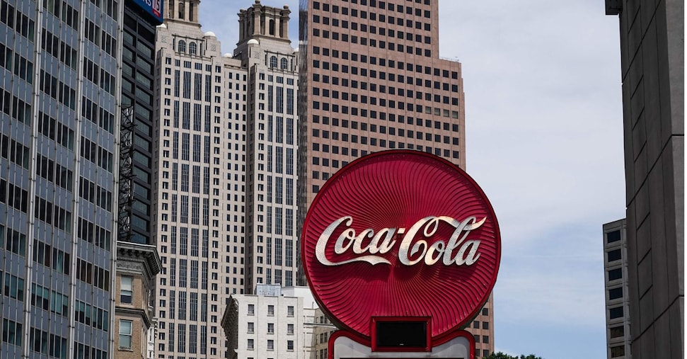 Trump annuncia: Coca-Cola userà zucchero di canna negli USA. Ma per l’industria agricola americana è uno shock Trump annuncia: Coca-Cola userà zucchero di canna negli USA. Ma per l’industria agricola americana è uno shock