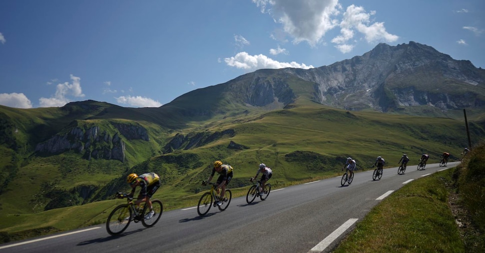 Tour de France, arriva la super tappa dei Pirenei: quando, dove seguirla e perché è leggendaria