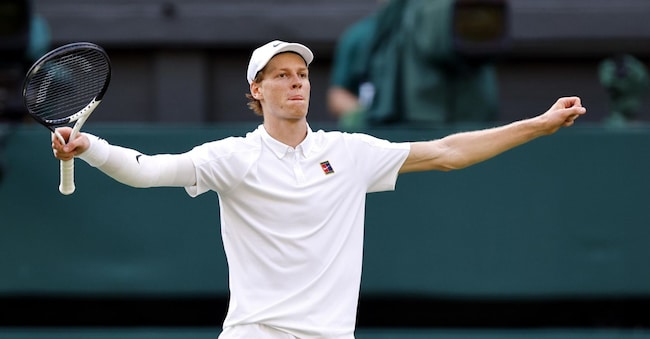 epa12236375 Jannik Sinner of Italy celebrates winning the Men's Singles final match against Carlos Alcaraz of Spain at the Wimbledon Championships, Wimbledon, Britain, 13 July 2025.  EPA/TOLGA AKMEN  EDITORIAL USE ONLY