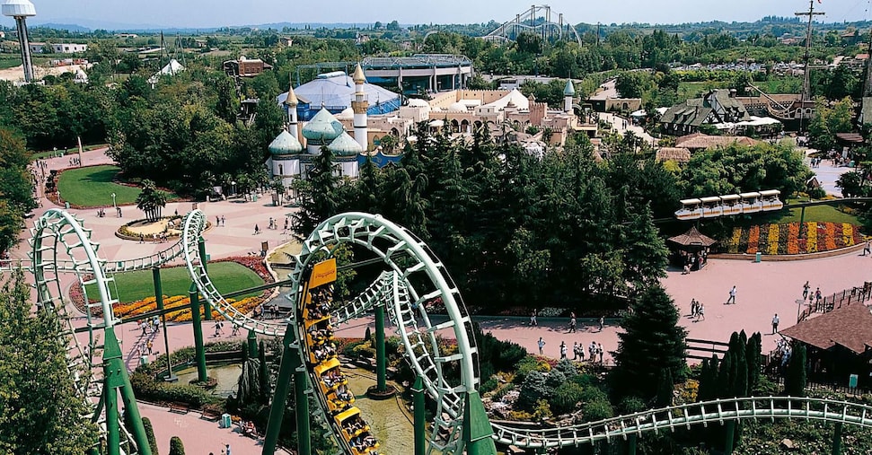 La storia di Gardaland e di come è diventato sinonimo di parco a tema La storia di Gardaland e di come è diventato sinonimo di parco a tema