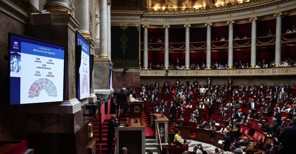 Francia, un milione di firme contro legge che autorizza pesticida Francia, un milione di firme contro legge che autorizza pesticida
