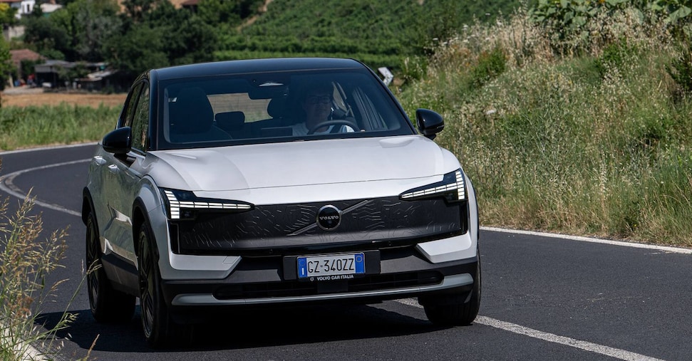 Volvo EX30 Cross Country, come è fatto e come va il suv elettrico compatto tuttoterreno Volvo EX30 Cross Country, come è fatto e come va il suv elettrico compatto tuttoterreno
