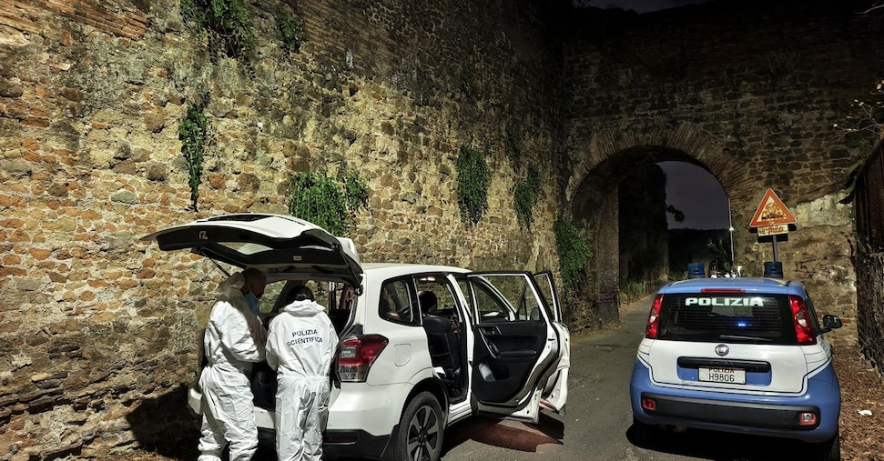 Cadavere di una donna tra le sterpaglie, giallo a Roma