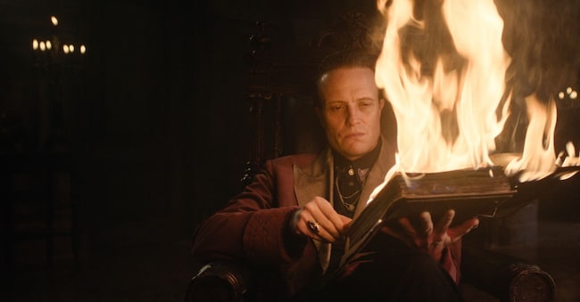 Satanico. August Diehl è Woland ne «Il Maestro e Margherita» di Michael Lockshin