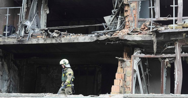 Un edificio di Kiev bombardato dai russi