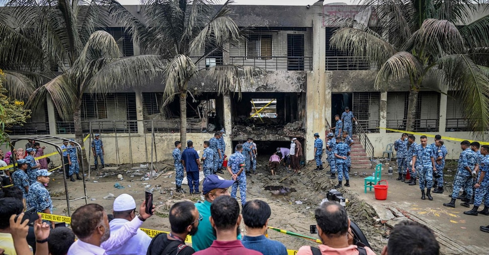 Bangladesh, jet militare si schianta su una scuola, 27 vittime Bangladesh, jet militare si schianta su una scuola, 27 vittime