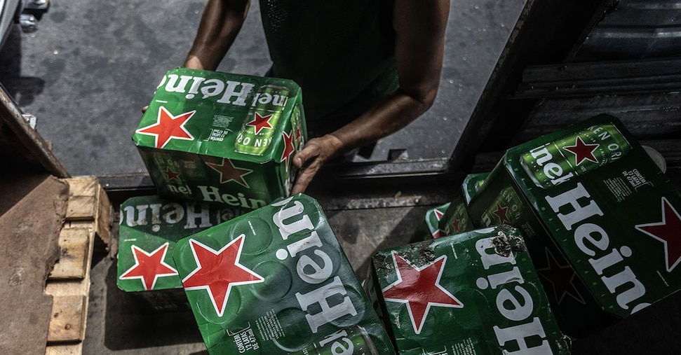 Heineken sospende operazioni in Congo: impatto su 4 stabilimenti