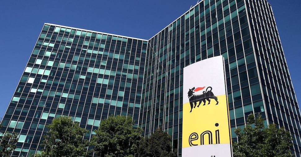 Eni, conti solidi nel secondo trimestre. Descalzi: «Risultati eccellenti in uno scenario sfidante»