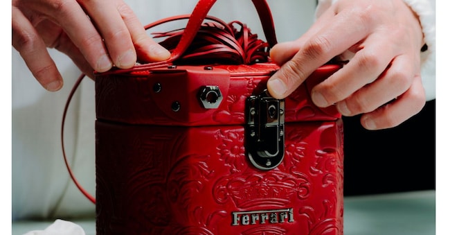 La realizzazione della clutch Nello – The Ferrari Tool Case