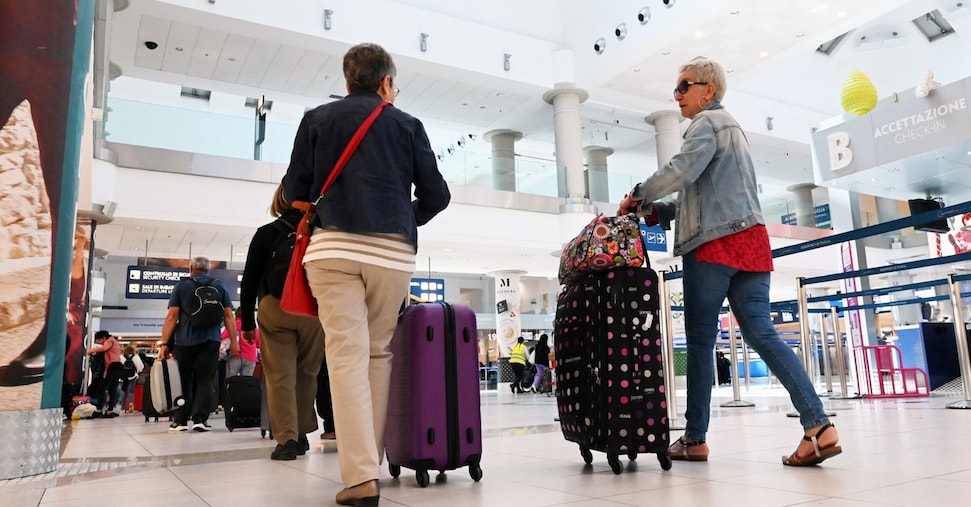 Aerei: da oggi liquidi senza limiti nel bagaglio a mano. Ecco in quali aeroporti è già possibile