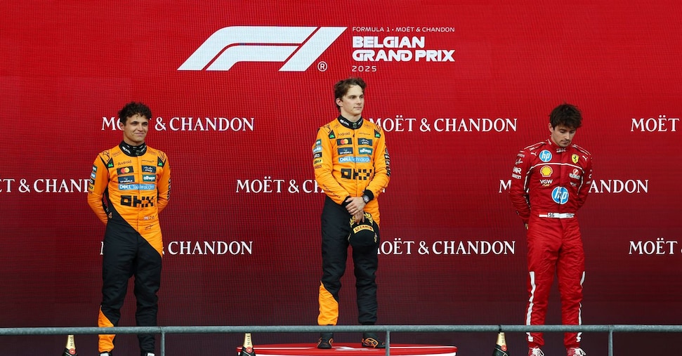 doppietta McLaren e podio per Leclerc a Spa bagnata