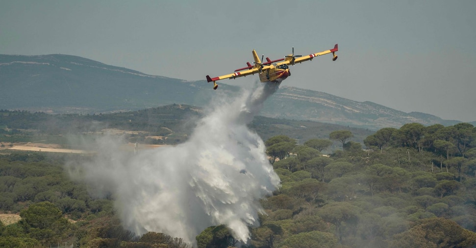 Incendi in Grecia, feriti 6 vigili del fuoco. In partenza due Canadair dall’Italia