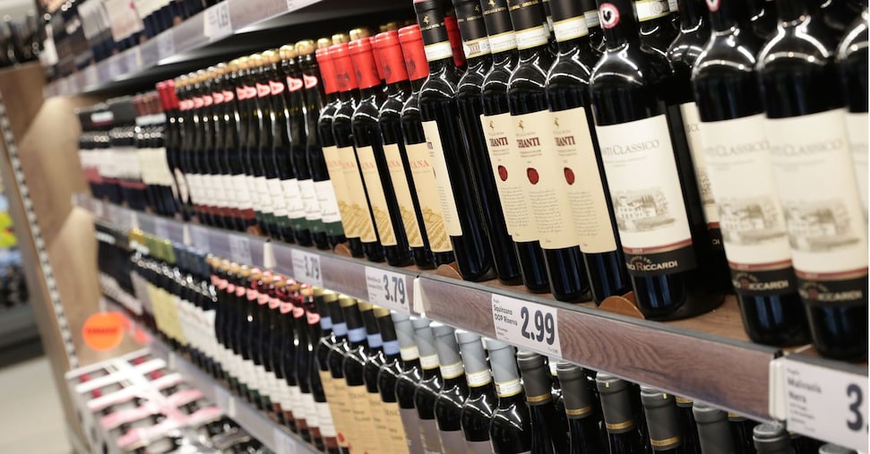 Dazi Usa al 15% sul vino italiano: impatto da 317 milioni. Frescobaldi: «Penalizzato almeno l’80% del settore» Dazi Usa al 15% sul vino italiano: impatto da 317 milioni. Frescobaldi: «Penalizzato almeno l’80% del settore»