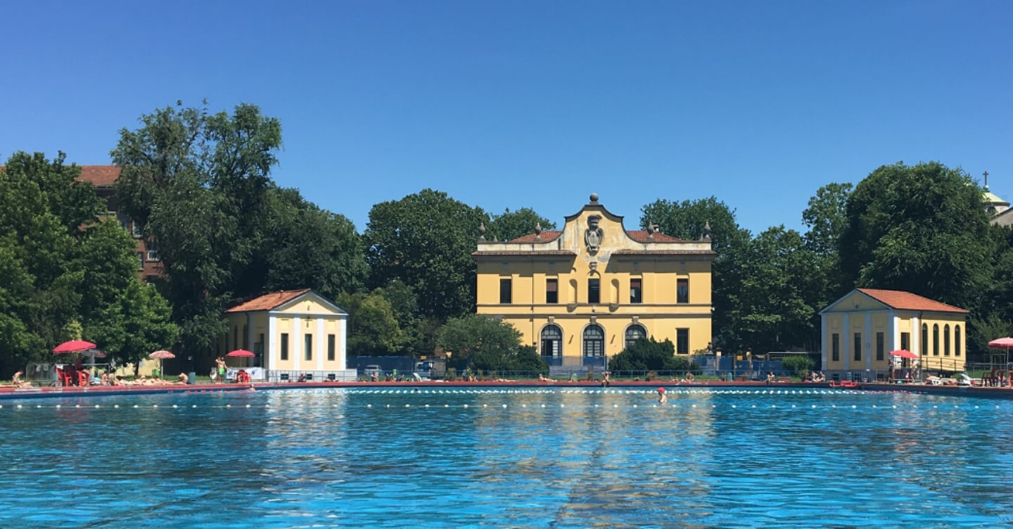 https://i2.res.24o.it/images2010/S24/Documenti/2025/07/30/Immagini/Ritagli/piscina-pubblica-milano-ansa-U71154712370nsh-1440x752@IlSole24Ore-Web.png
