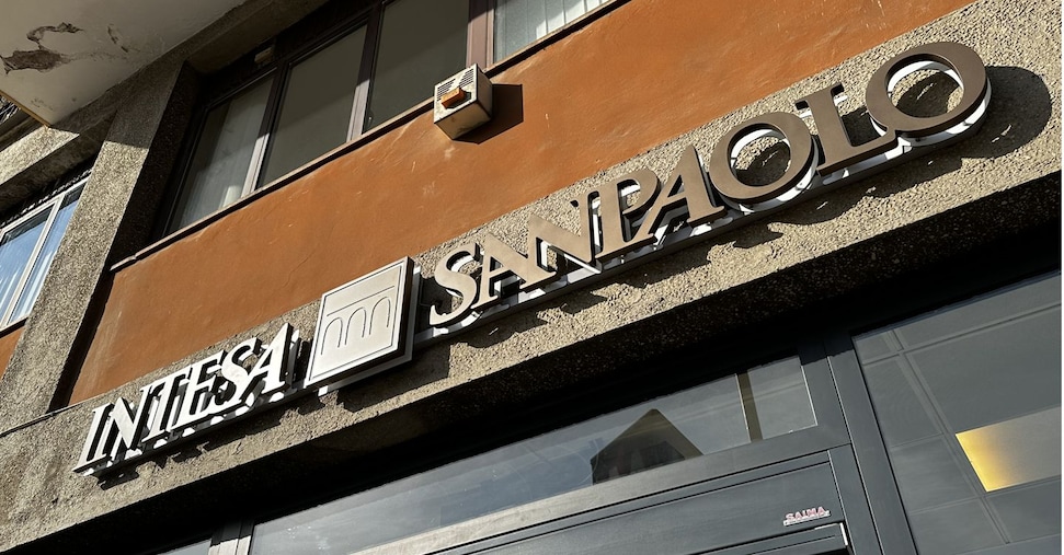 Intesa Sanpaolo, l’utile sfonda i 5 miliardi e batte le stime Intesa Sanpaolo, l’utile sfonda i 5 miliardi e batte le stime