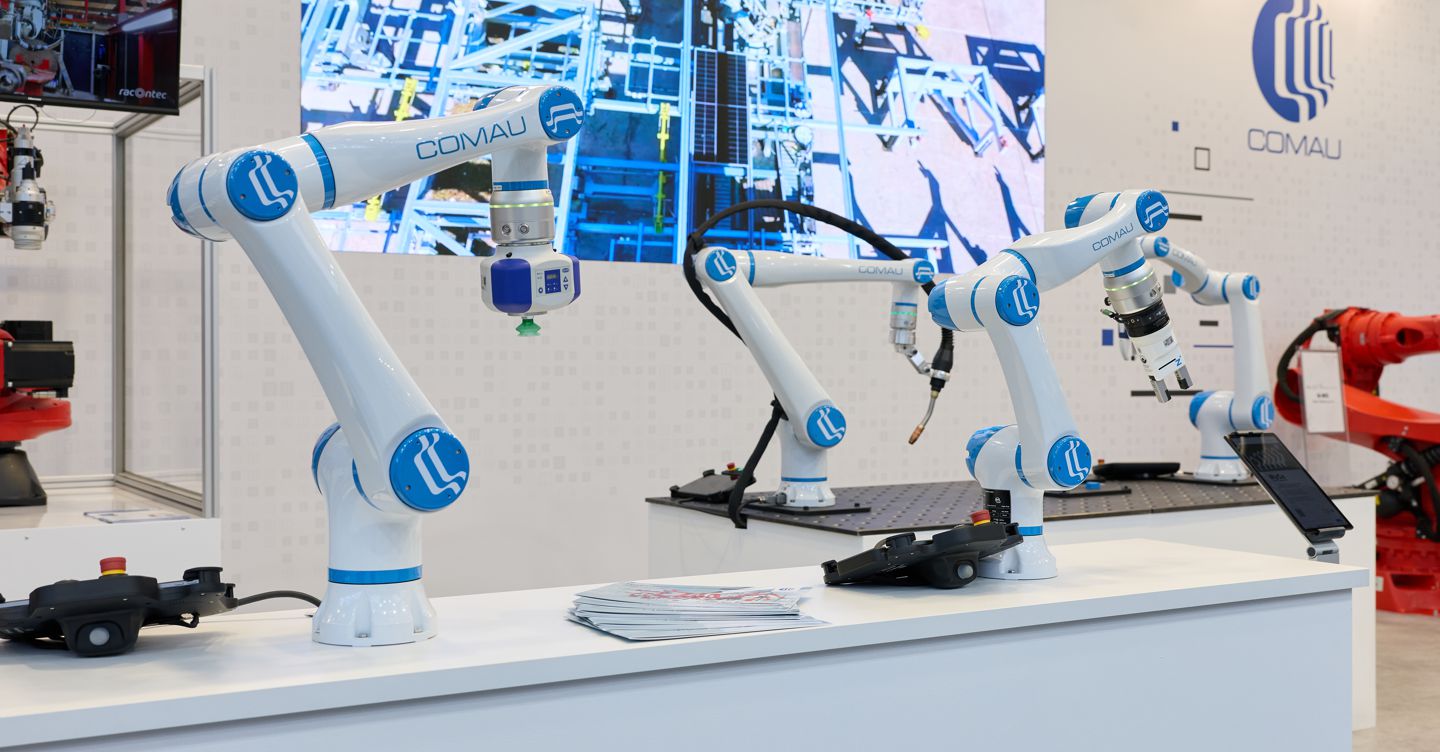 https://i2.res.24o.it/images2010/S24/Documenti/2025/08/01/Immagini/Ritagli/Comau_MyCo_robot%20collaborativi-U44650225522PQu-1440x752@IlSole24Ore-Web.jpg