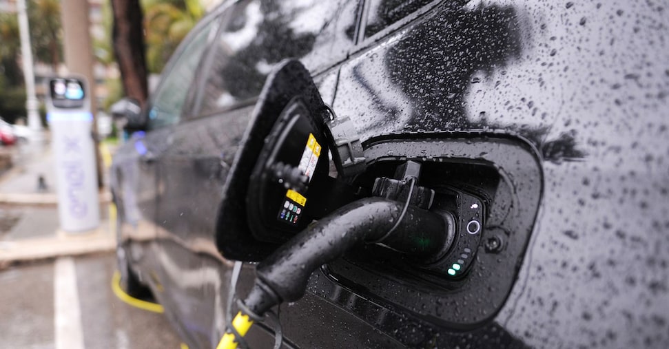 Auto elettriche, al via da settembre gli incentivi fino a 11mila euro. Dalla rottamazione all’Isee: ecco cosa sapere