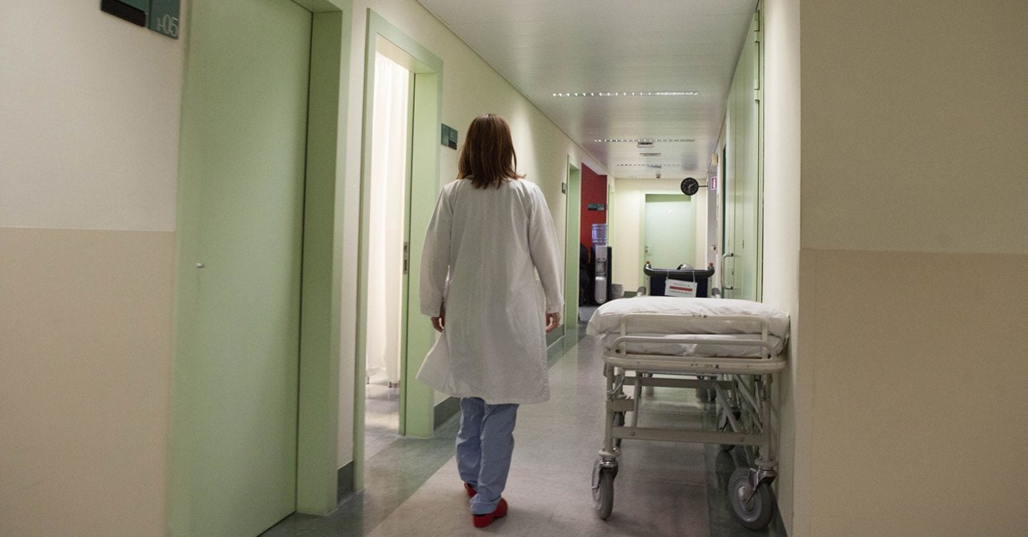 https://i2.res.24o.it/images2010/S24/Documenti/2025/08/01/Immagini/Ritagli/corsia-ospedale-Imagoeconomica_1329880-U77552660456nYM-1440x752@IlSole24Ore-Web.jpg