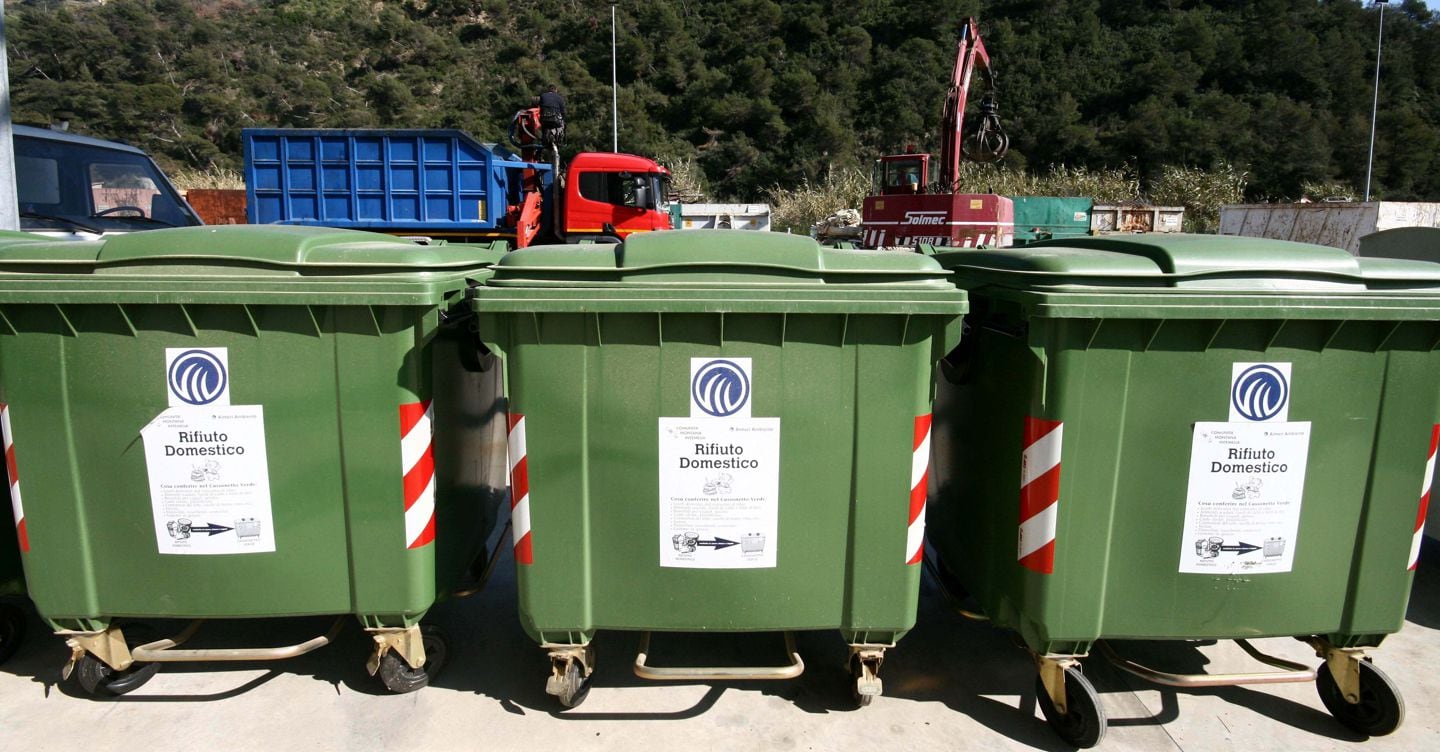 https://i2.res.24o.it/images2010/S24/Documenti/2025/08/01/Immagini/Ritagli/rifiuti_assimilati-U70157550083cge-1440x752@IlSole24Ore-Web.jpg