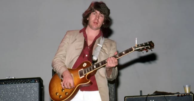 Mick Taylor con la Gibson Les Paul oggetto della contesa.