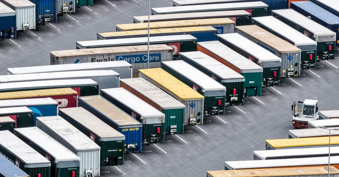Dazi, negoziatore giapponese a Washington per l’aliquota auto. Ue sospende contromisure per 6 mesi