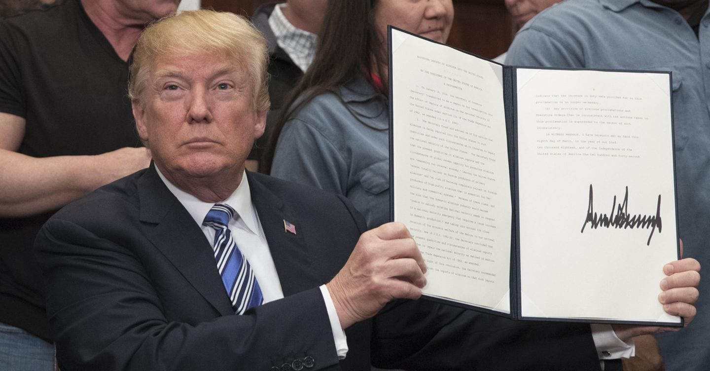 Svizzera nel caos dopo i super dazi Usa al 39%: presidente Keller-Sutter sotto accusa